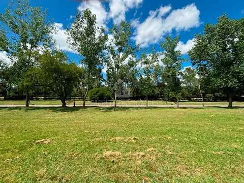 Terreno / Lote en venta de 877m2 ubicado en La Reserva Cardales 100