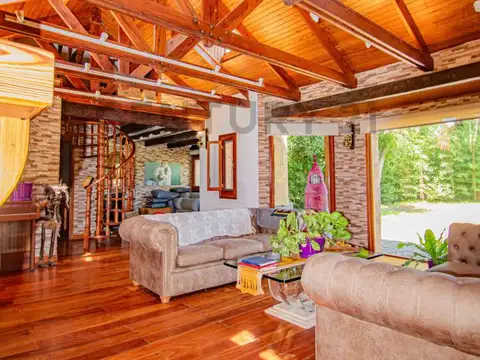 Casa en Venta con 6 cocheras