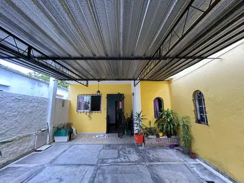 Casa 5 ambientes con 2 baños