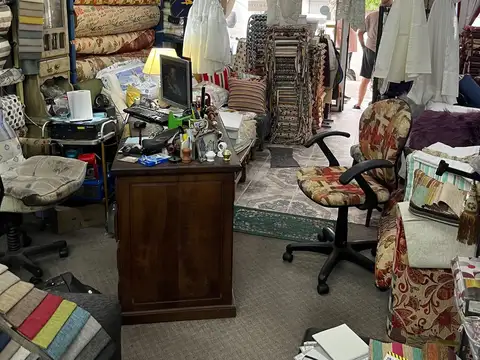 Local comercial con fondo libre