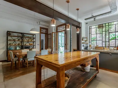 Casa 6 ambientes con 2 baños