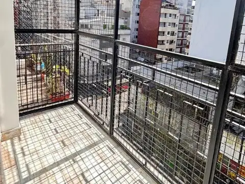 2 AMBIENTES CON DEP AL FRENTE C/ BALCON OPCION COCHERA