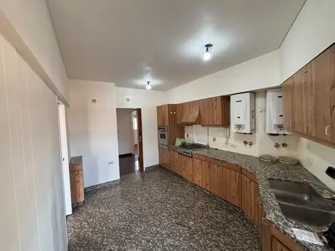 Depto Tipo Casa en Alquiler con 1 cocheras