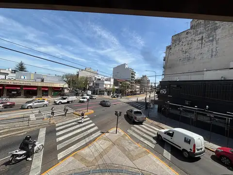 Pïso unico - Apto Prof. - Todo al Frente.