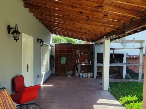 Casa 5 ambientes con 2 baños