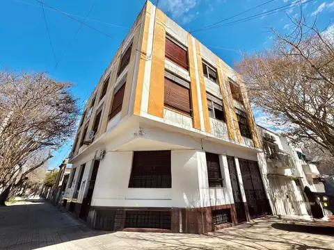 Calle 8 esquina 63  al 1400