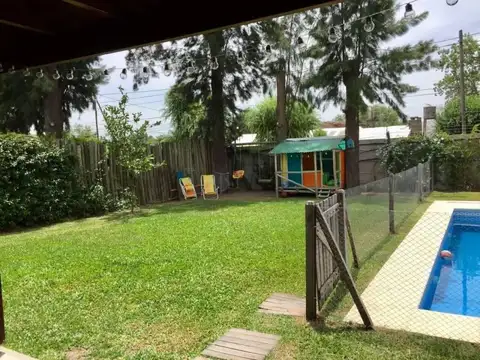 Casa 4 ambientes con 2 baños