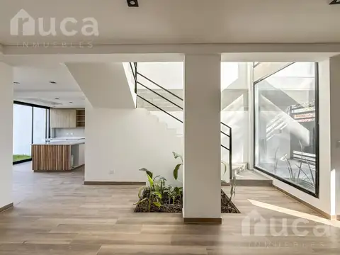 Casa 8 ambientes con 3 baños