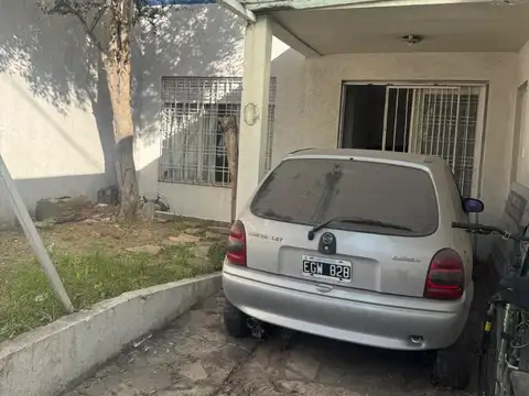 Casa en venta. A reciclar. Lote propio. Villa sarmiento