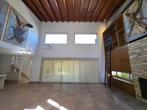 Casa 2 ambientes con 3 baños