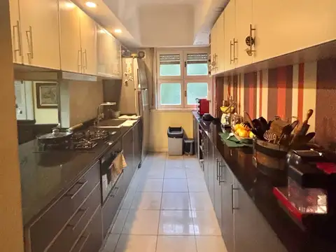 Importante departamento de 5 ambientes en venta  en Caballito