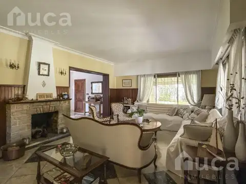 Casa en Venta con 3 cocheras