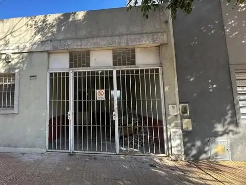 CASA EN VENTA LA PLATA 18 E/ 37 y 38 3 DORMITORIOS PATIO COC