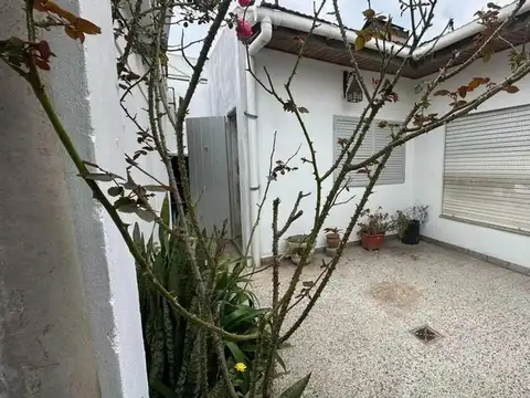 CASA EN VENTA LA PLATA 18 E/ 37 y 38 3 DORMITORIOS PATIO COC