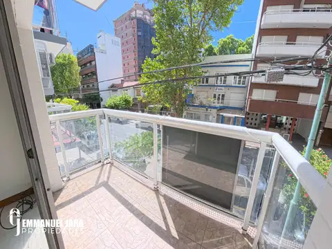 EN VENTA | DEPARTAMENTO  2 AMBIENTES C/ DEPENDENCIA,  BALCÓN Y PATIO