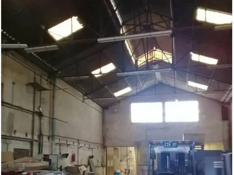 Excelente inmueble a la venta, galpón con lote anexado. 918