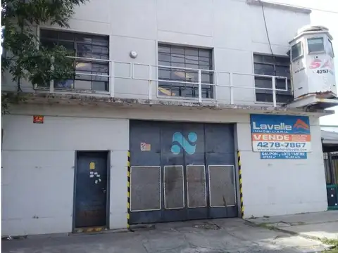 Excelente inmueble a la venta, galpón con lote anexado. 918