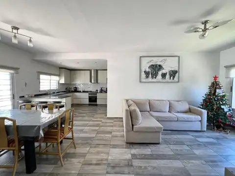 Casa en Venta en Villa Adelina, USD 180.000