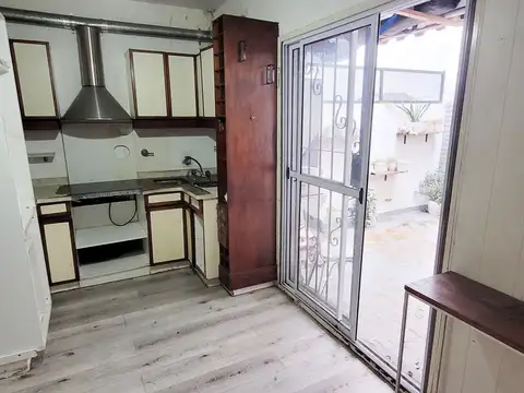 Duplex 4 ambientes con Cochera y Patio en Florida