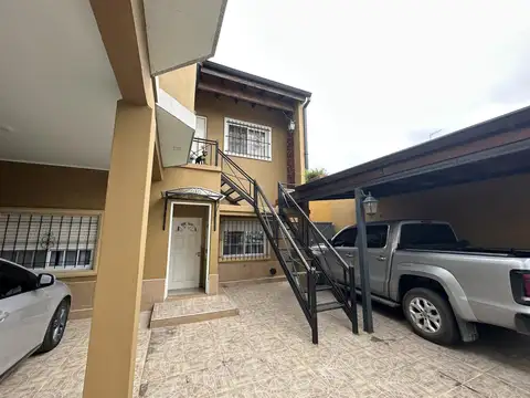 Casa 10 ambientes con 2 baños