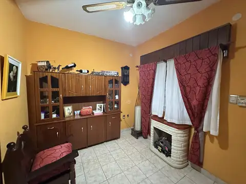 Casa Multifamiliar en Venta. Patio con quincho, parrilla y lavadero. Galpón. Terraza. Centro Zárate