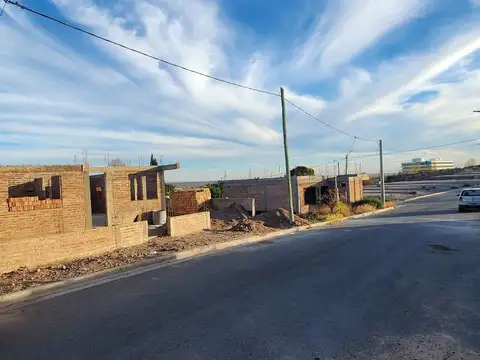 lago Cardiel y Tchaikovski, B° Gastronómico