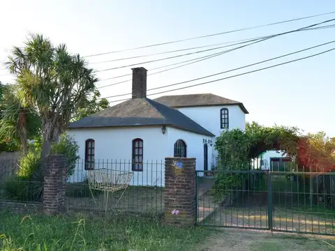 Venta gran casa de 4 dormitorios en Barros Blancos