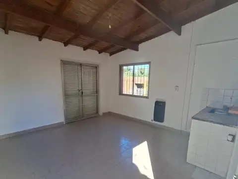 Casa 5 ambientes con 1 baño
