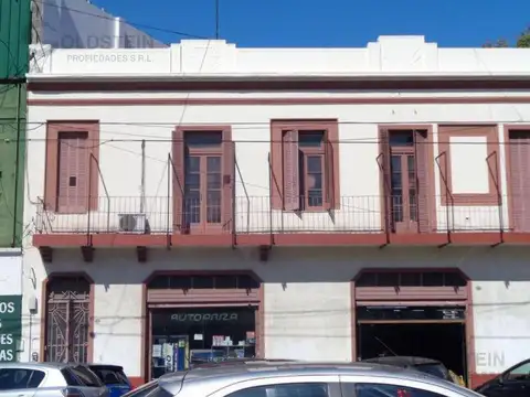 Local | AV. WARNES al 1300