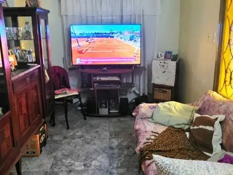 Casa 3 ambientes con 1 baño