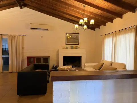 Casa 5 ambientes con 3 baños