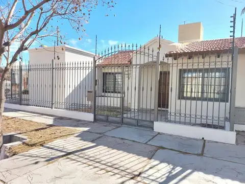 Casa 7 ambientes con 3 baños