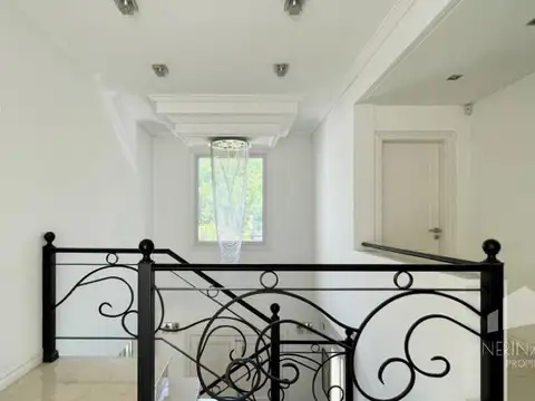 Casa en Venta con 5 cocheras
