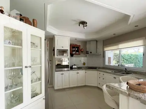 Casa 4 ambientes con 3 baños