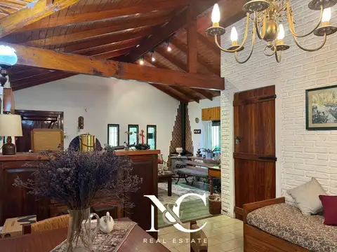 Casa en Venta con 2 cocheras