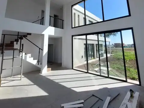 Casa en venta - 3 Dormitorios 3 Baños - 220Mts2 - Villa Rosa, Pilar