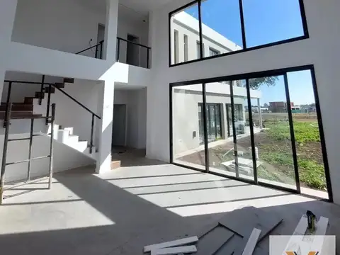 Casa en venta - 3 Dormitorios 3 Baños - 220Mts2 - Villa Rosa, Pilar