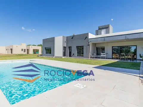 Casa en Alquiler con 5 cocheras