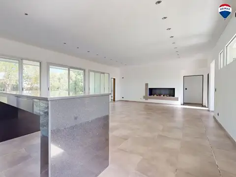 VENTA CASA CON PILETA A ESTRENAR - LA CANDIDA 