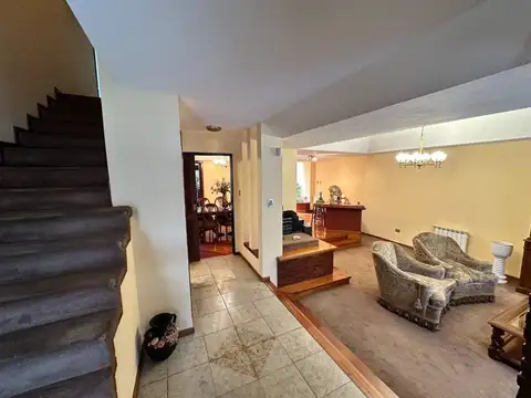 Casa en Venta con 2 cocheras