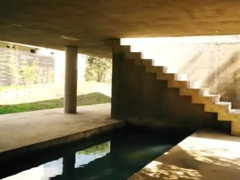 Casa en Venta con 3 cocheras