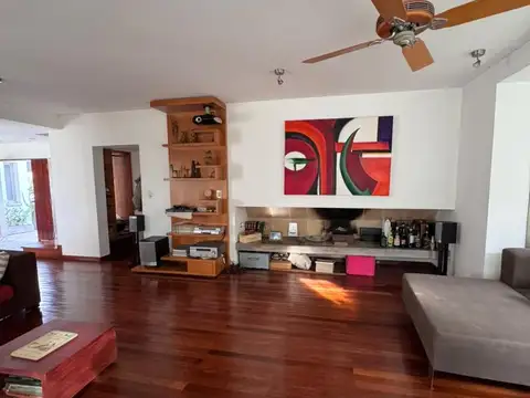 Casa en Venta con 4 cocheras