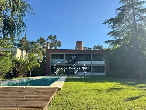 Casa en Venta con 2 cocheras