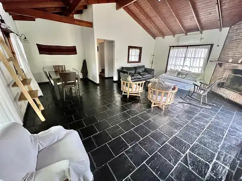 Casa 4 ambientes con 3 baños