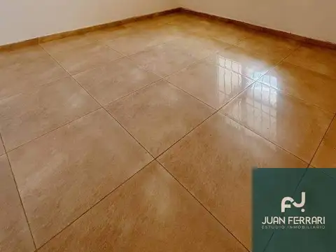 Casa en venta c/ cochera en Universitario