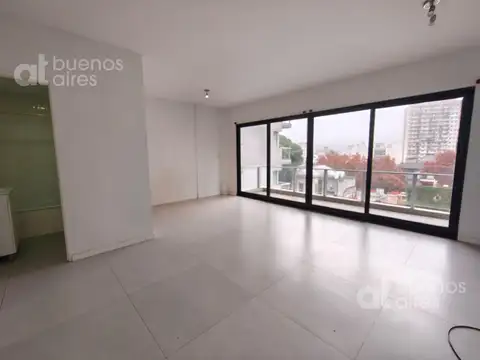 Av. San Juan E/ Balcarce y Paseo Colón