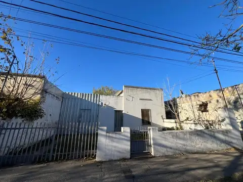 Venta casa dos dormitorios, patio -  perez