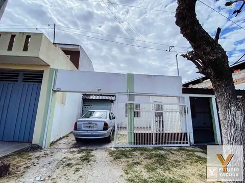 Casa en venta - 3 Dormitorios 1 Baño - Cochera - 400Mts2 - Melchor Romero, La Plata