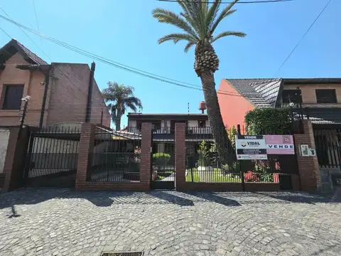 Casa - Venta - Argentina, Villa Luzuriaga - Figueroa Alcorta 1026