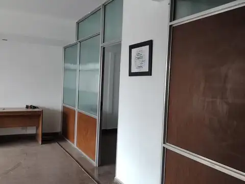 Oficina 4 ambientes con 1 baño